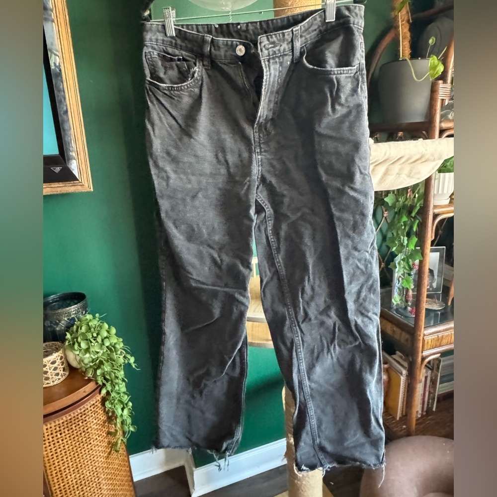 H&M black ankle crop jeans, frayed hem, size &
8